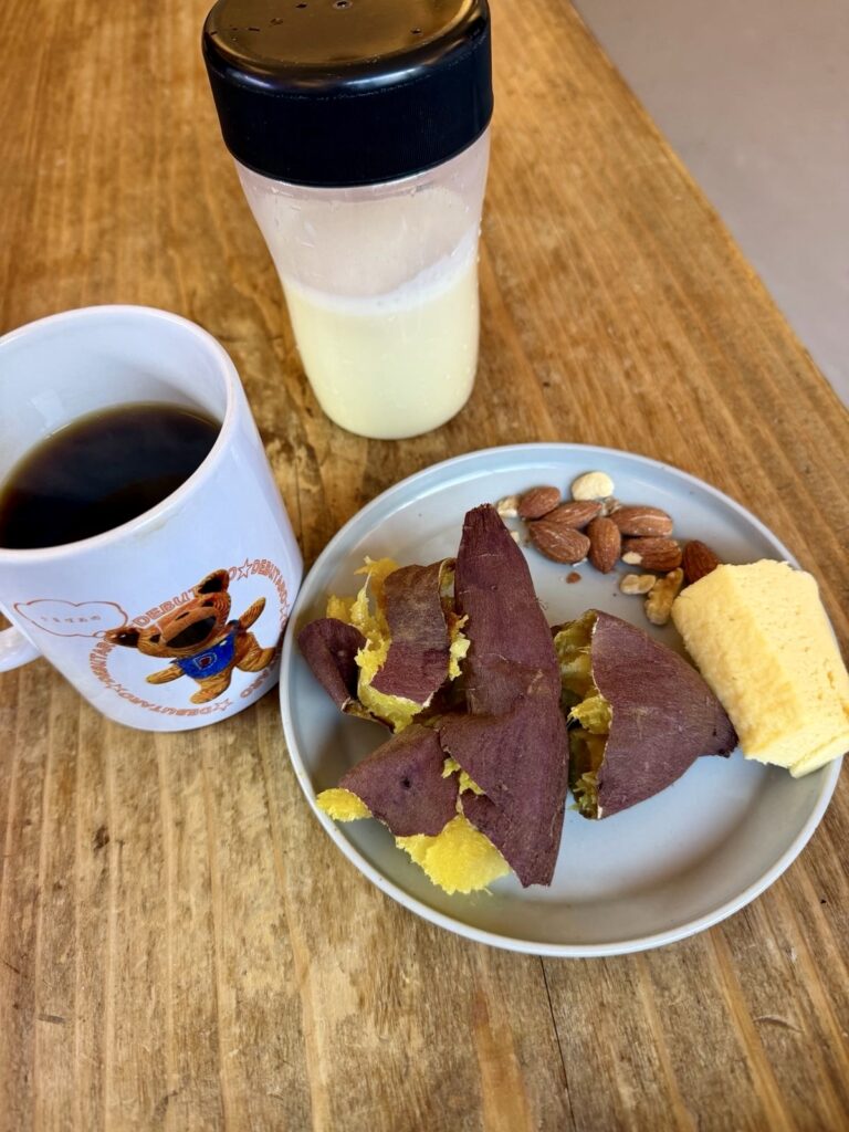 ダイエット中のリアルな朝ごはんを公開。約515kcalのPFCバランスと減量中でも太らない食事の考え方を紹介します。